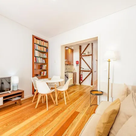 דירה Guestready - Charming With A Garden ליסבון